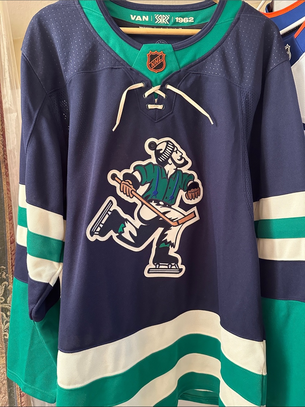 Vancouver Canucks, Johnny Canuck Hockey Jersey Adidas 1962 vintage edition